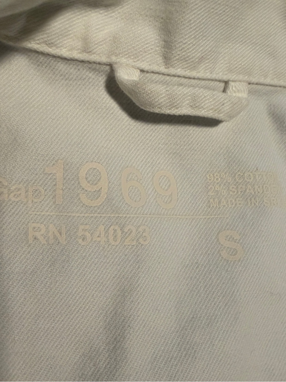 Crisp White Denim Gap Jacket like new! - Picture 3 of 7